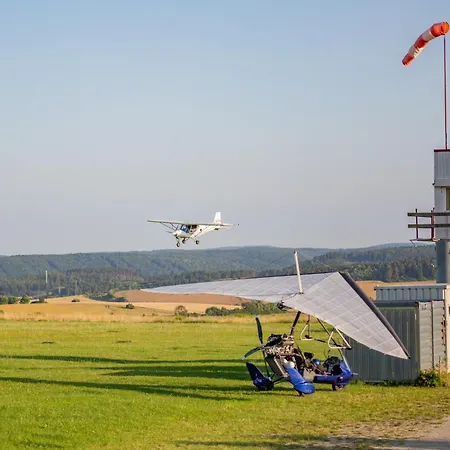 Blockhuette Am Flugplatz Mit Pool Kuhndorf