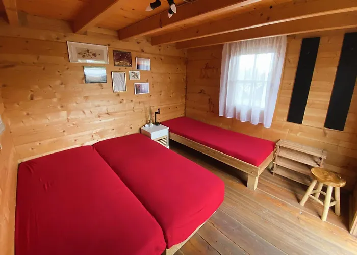 Blockhuette Am Flugplatz Mit Pool Campeggio Kuhndorf