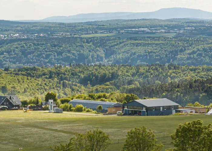 Blockhuette Am Flugplatz Mit Pool Campeggio Kuhndorf